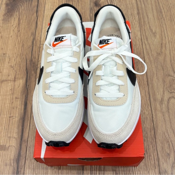 New Nike Women's Waffle Debut Sneakers Size 6 In Sand Drift/Black/White - Picture 2 of 8